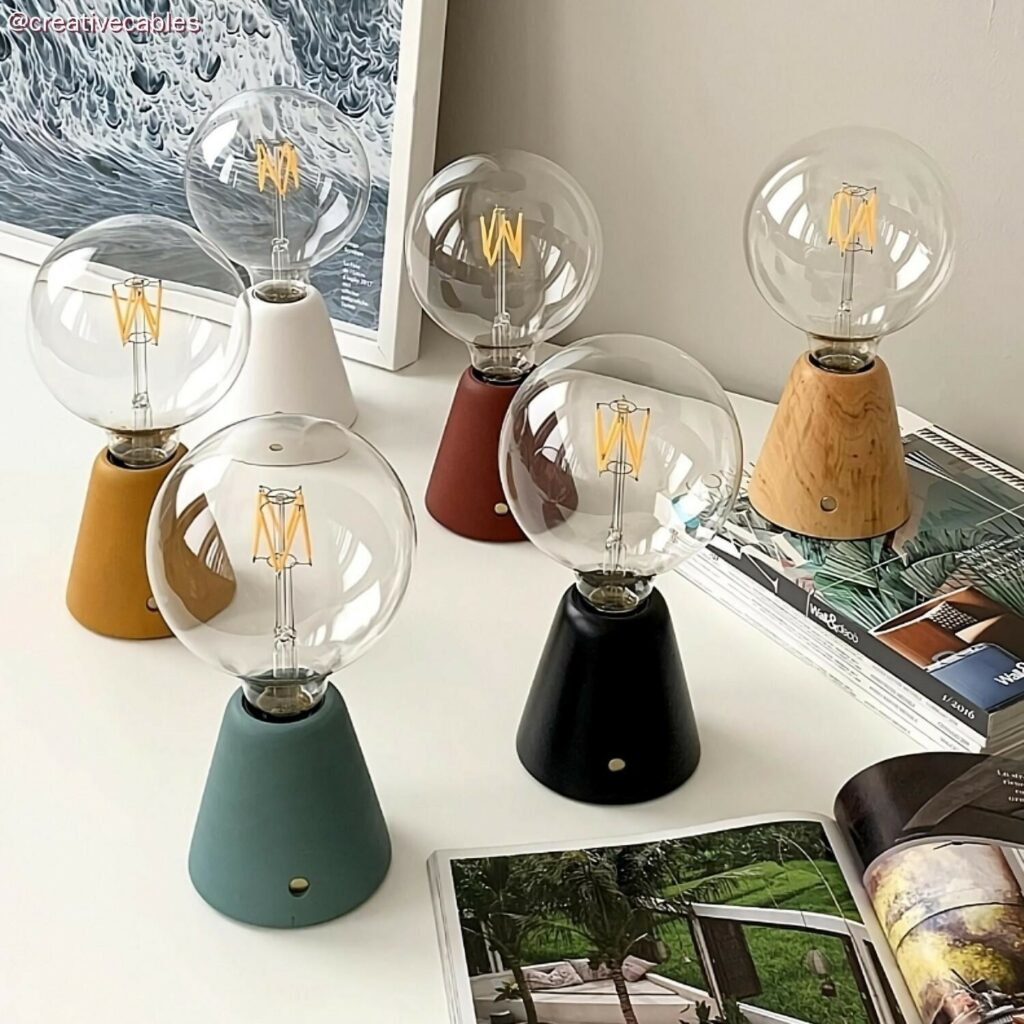 LAMPADA RICARICABILE DA TAVOLO CAB-04 con lampadina globo a LED 1,3W